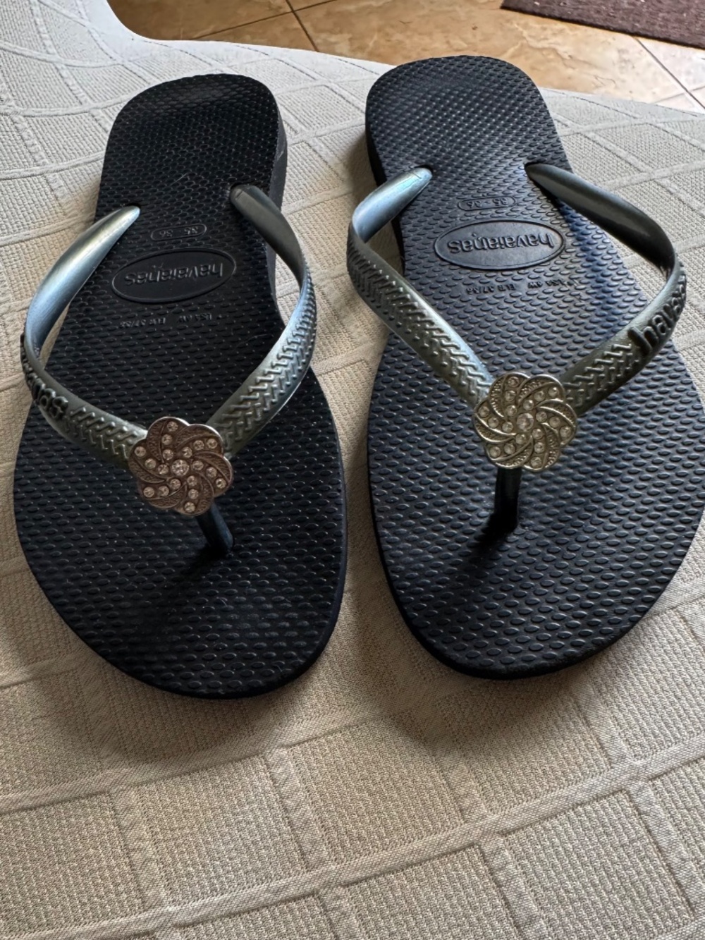 New Havaianas flip flops with Jewel Flower
